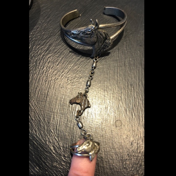 Bracelet and ring - Picture 1 of 1